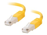 C2G Cat5e Booted Shielded (STP) Network Patch Cable - Kytkentäkaapeli - RJ-45 (uros) to RJ-45 (uros) - 5 m - STP - CAT 5e - valettu - keltainen 83814